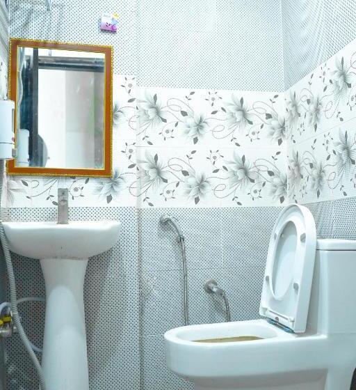 Номер Deluxe, Shubham Paradise Noida 70