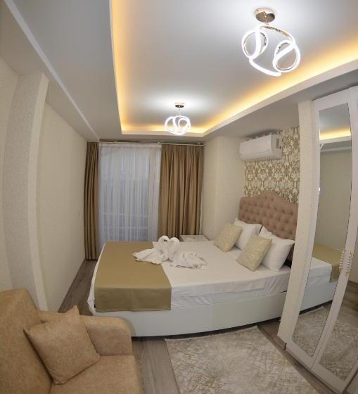 اتاق لوکس با چشم‌انداز دریا, Işıl