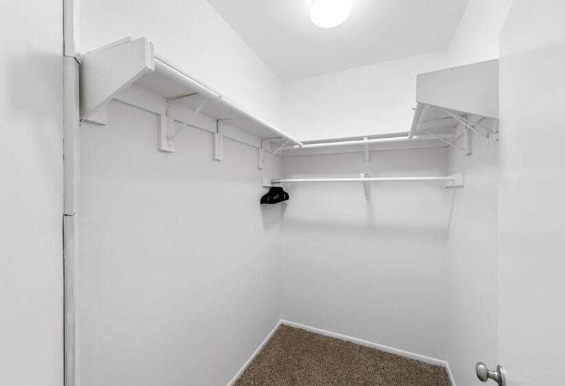 Apartamento 2 Dormitórios, Beverly Hills Glamour Oasis 2 Br Apt With Parking 304