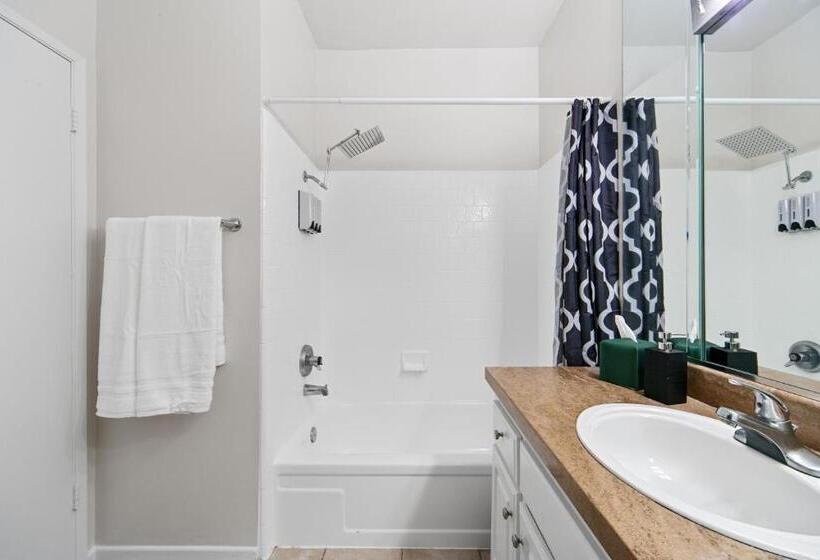 Apartamento 2 Dormitórios, Beverly Hills Glamour Oasis 2 Br Apt With Parking 304
