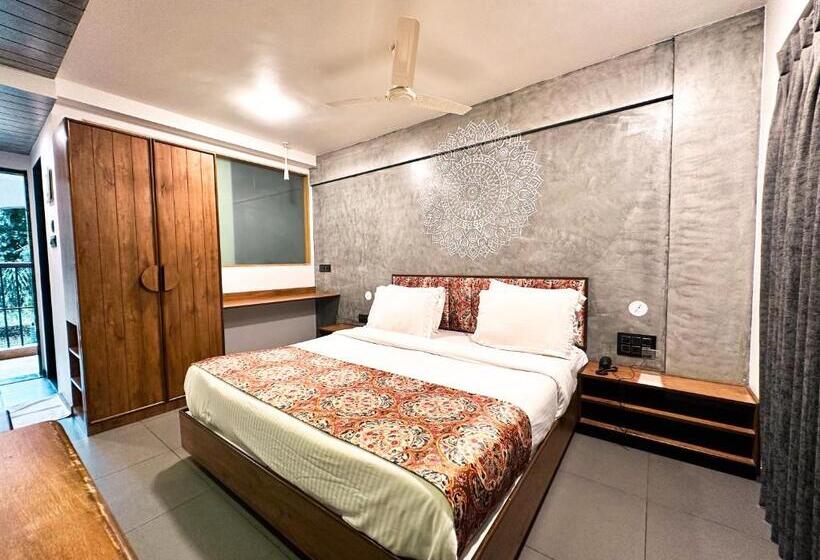 اتاق لوکس با بالکن, De Aqua Resort