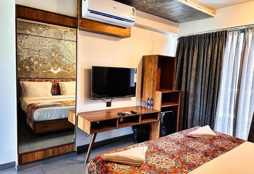 اتاق لوکس با بالکن, De Aqua Resort