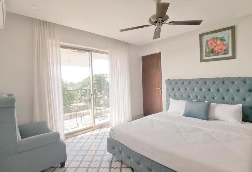 اتاق لوکس با بالکن, De Aqua Resort