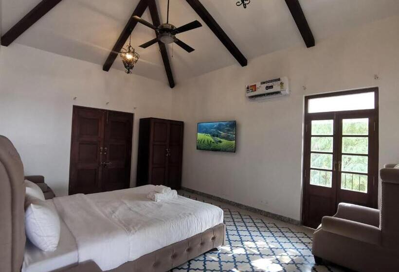 اتاق لوکس با بالکن, De Aqua Resort