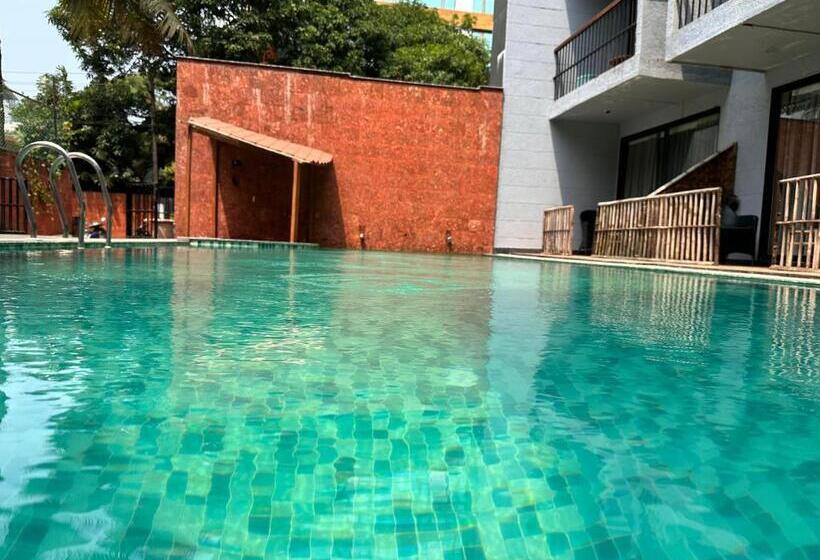اتاق لوکس با بالکن, De Aqua Resort