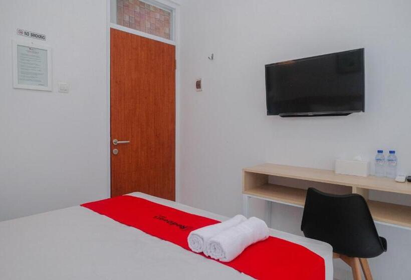 Номер Deluxe, Reddoorz Syariah Near Alun Alun Temanggung