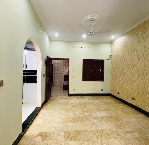 اتاق لوکس, Jinnah Inn Guest House