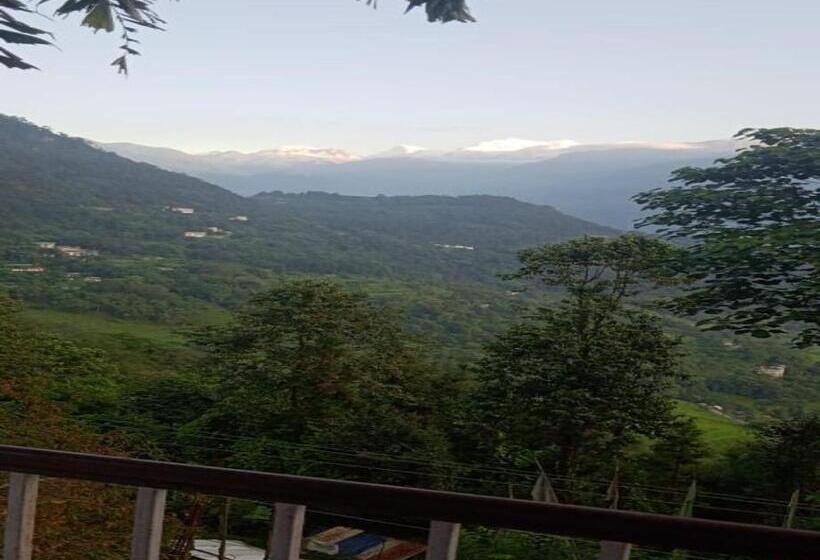 اتاق لوکس, Norbulingka Retreat