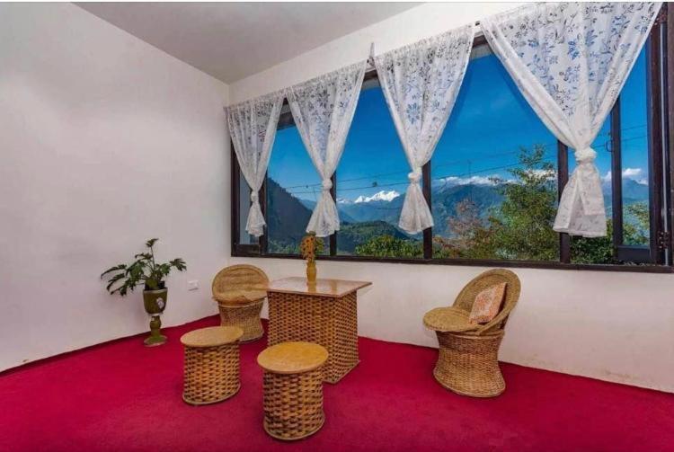 اتاق سوپریور, Norbulingka Retreat