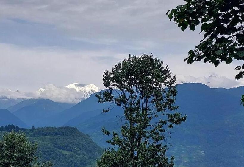 اتاق لوکس با تخت بزرگ, Norbulingka Retreat