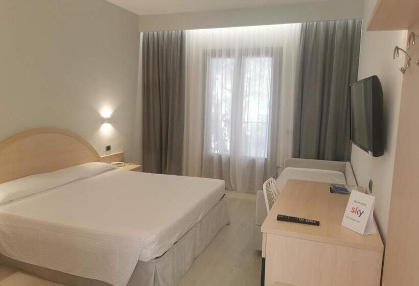Quarto Triplo Estandar, Gabbiano Beach