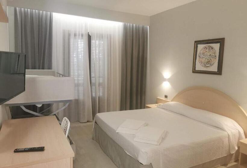 Quarto Quádruplo Estandar, Gabbiano Beach