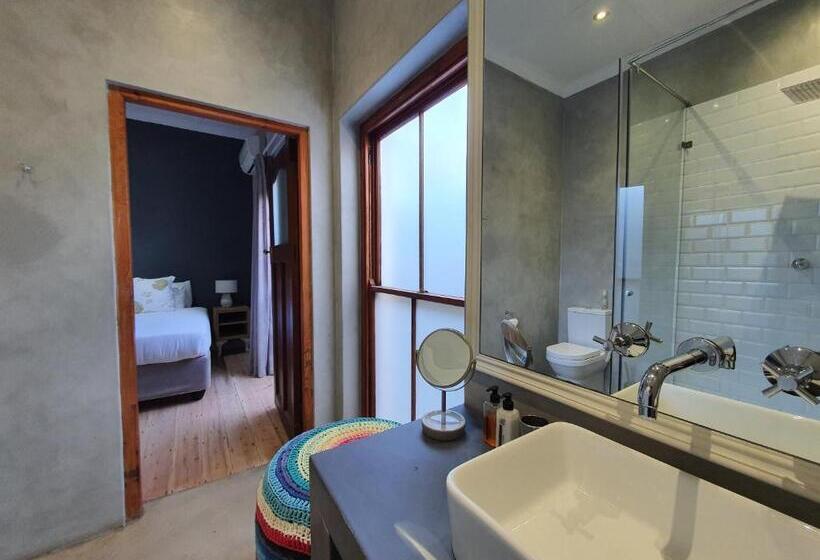 اتاق لوکس, Two Fat Owls Guesthouse