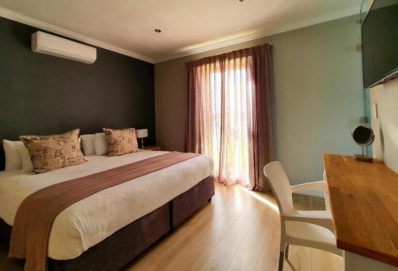 اتاق لوکس, Two Fat Owls Guesthouse