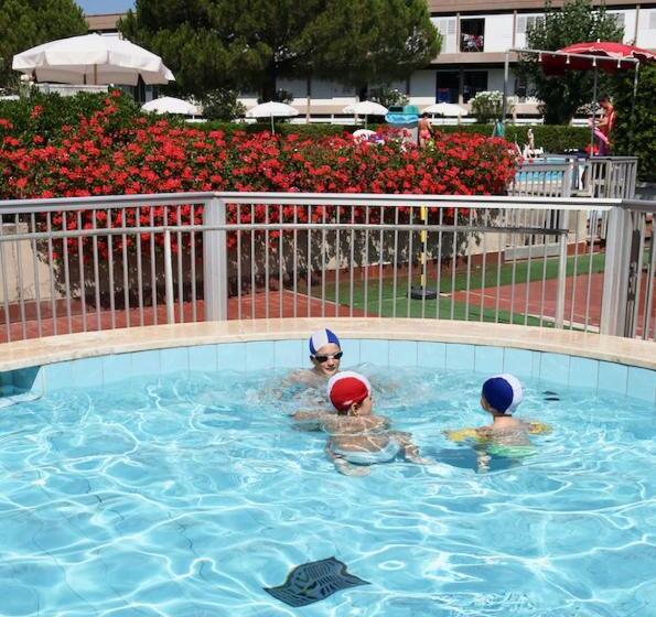 Апартаменты 1 Спальня, Apartment 3 Beds In Residence With Swimming Pool Bed And Bath Linen Included