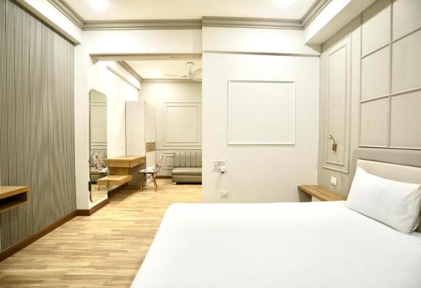 Трехместный Номер Классика, Wish Leisure, Noida, Sector 104
