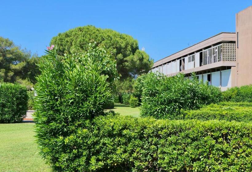 带1个卧室的公寓, Isa Apartment 3 Beds In Residence With Swimming Pool Bed And Bath Linen Included