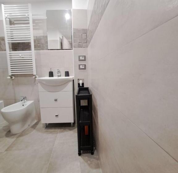 استودیوی لوکس, Alloggiamo
