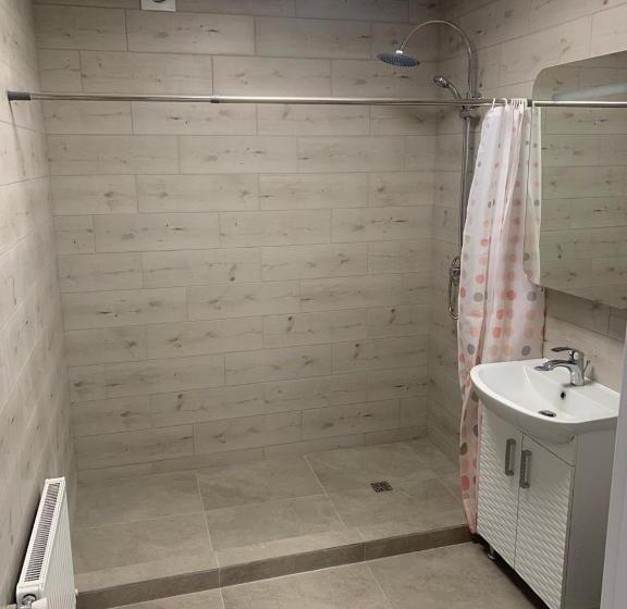 اتاق استاندارد چهار تخته, Villa Roza Guest House