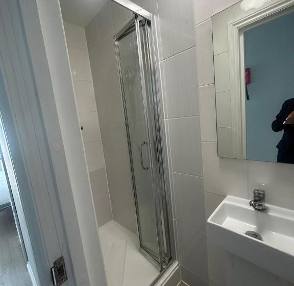 اتاق استاندارد یک نفره, 3 St John S Close