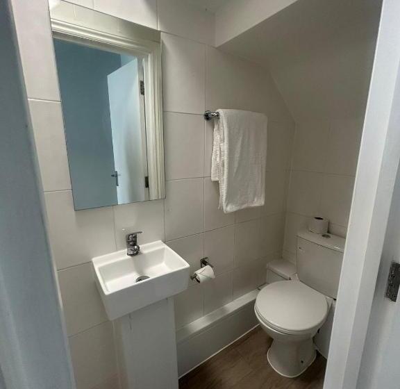 اتاق استاندارد یک نفره, 3 St John S Close