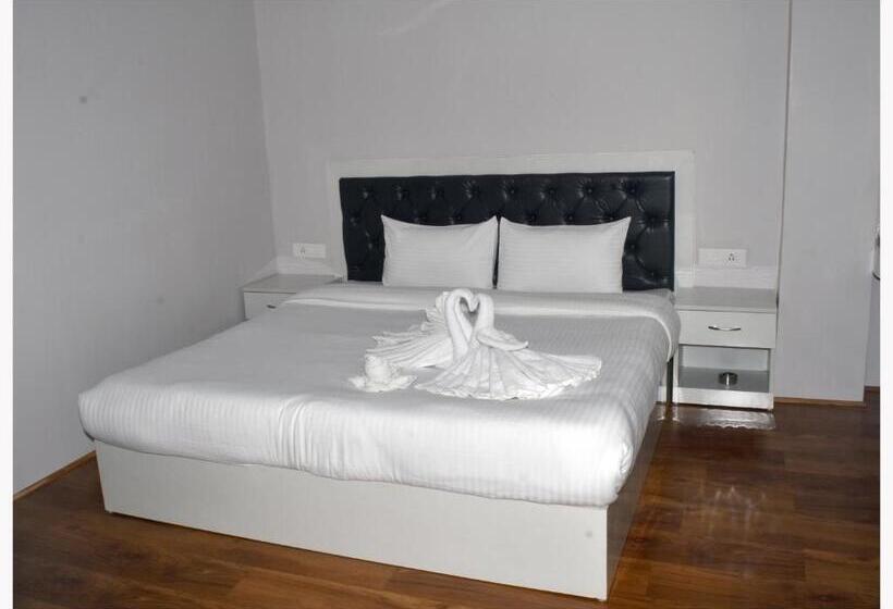 اتاق کلاسیک سه تخته, Dug Inn