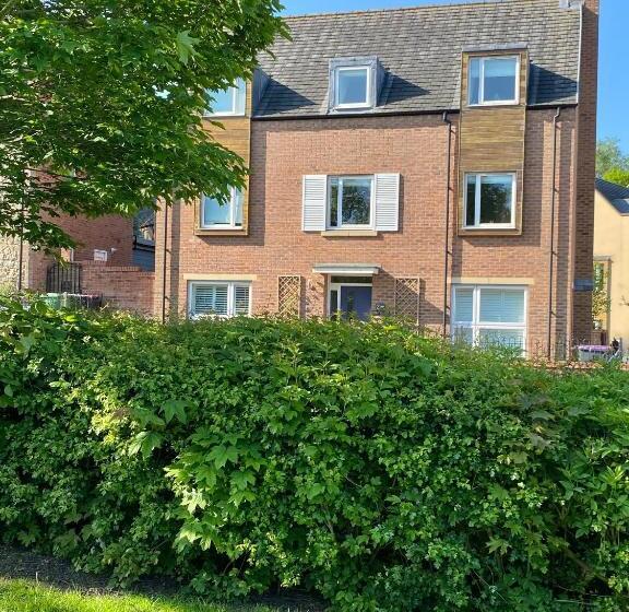 Дом 3 Спальни, Number 2, Spacious Rooms, Near Ironbridge!