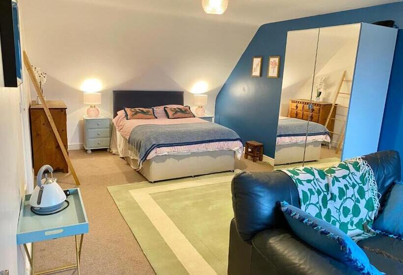 Дом 3 Спальни, Number 2, Spacious Rooms, Near Ironbridge!