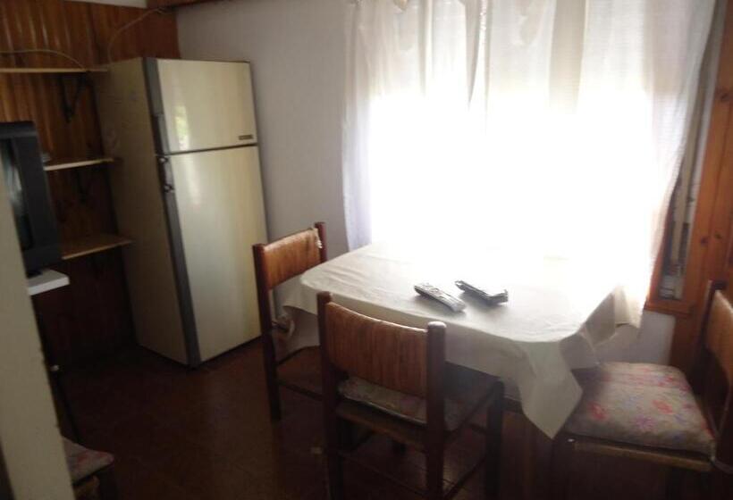 디럭스 룸, Bqs House