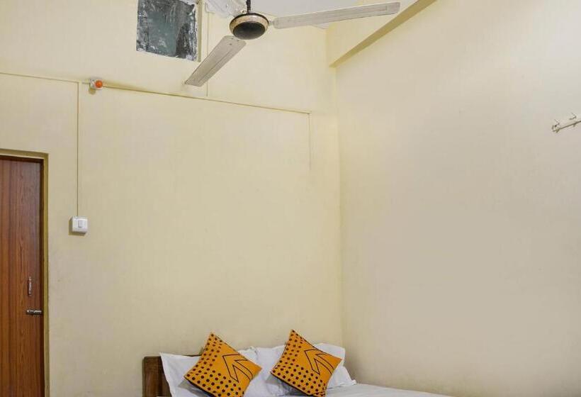 اتاق کلاسیک سه تخته, Oyo Flagship The Residence Inn
