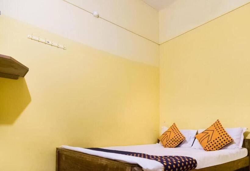 اتاق کلاسیک سه تخته, Oyo Flagship The Residence Inn