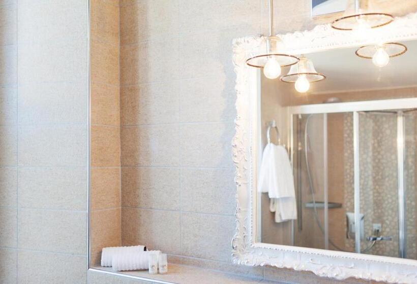 Номер Стандарт Вид на Озеро, Boutique Hotel Villa Sarnia