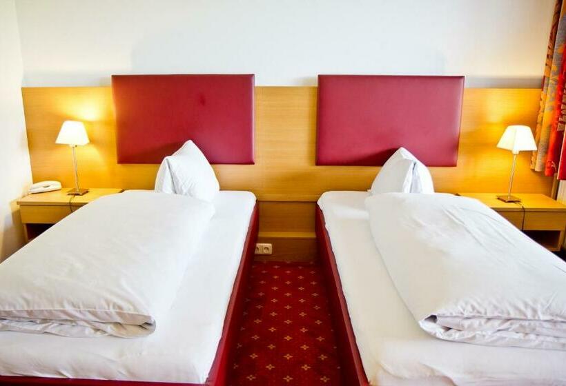 Номер Стандарт Вид на Озеро, Gasthof Hotel Bramosen
