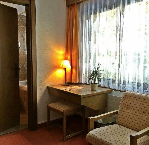 اتاق اکونومی یک تخته, La Collina