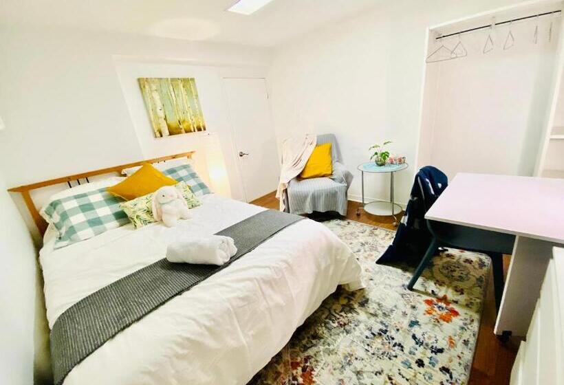 标准间, Toronto Bed & Breakfast   Free Parking, Subway Access