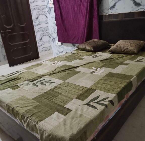 Трехместный Номер Классика, Oyo Highway Inn