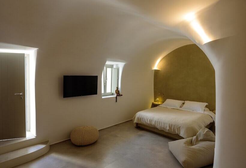 Люкс Повышенной Комфортности, Oia Treasures Art Suites