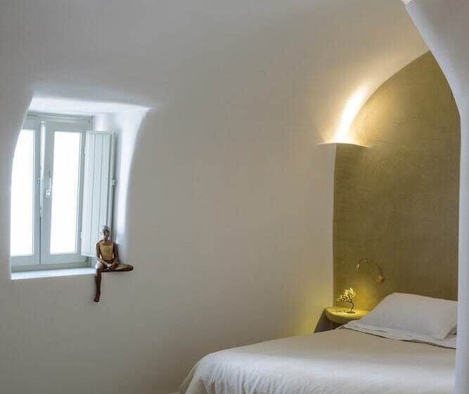 Люкс Повышенной Комфортности, Oia Treasures Art Suites