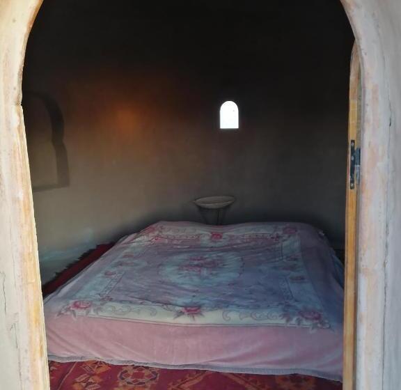 اتاق استاندارد چهار تخته, Camp Iguidi Tours