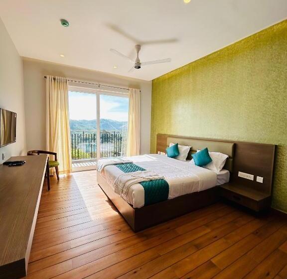 Люкс с Балконом, Vaga Nakshathra Suites