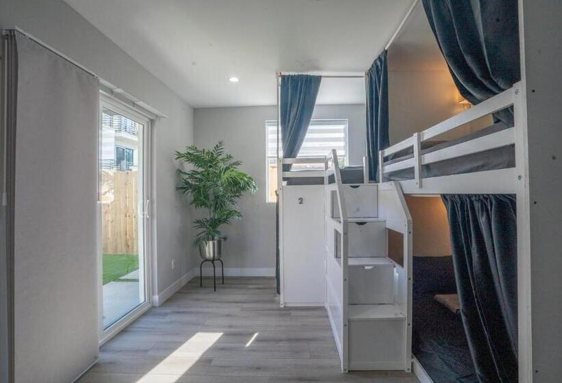 共用房间的床, Normandie Hostel