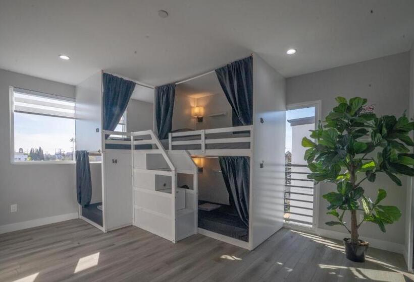تختخواب در اتاق مشترک, Normandie Hostel