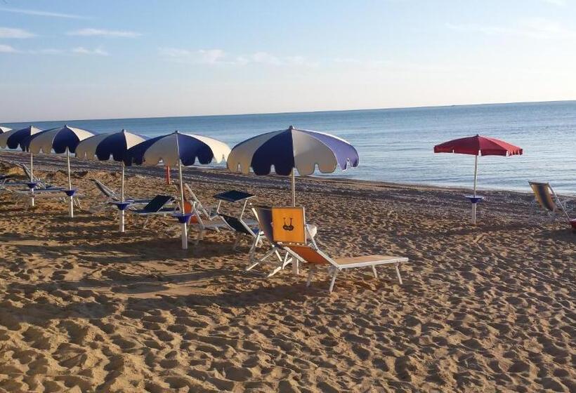 استودیوی استاندارد با چشم‌انداز دریا, Vista Mare