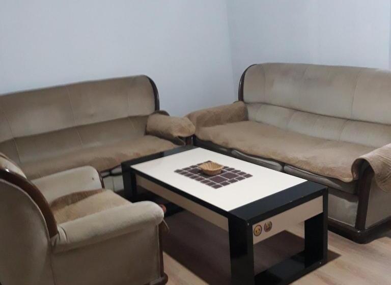 اتاق خانوادگی, Household Ušćumlić   Oaza Mira