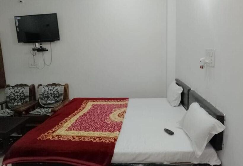 Номер Deluxe, Sai Prabha, Bhind