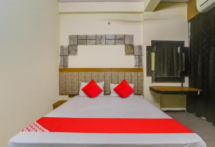 اتاق کلاسیک سه تخته, Oyo Hotel Shivalik Gold