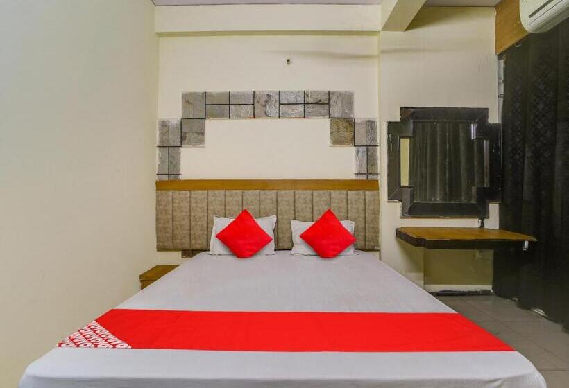 اتاق کلاسیک سه تخته, Oyo Hotel Shivalik Gold