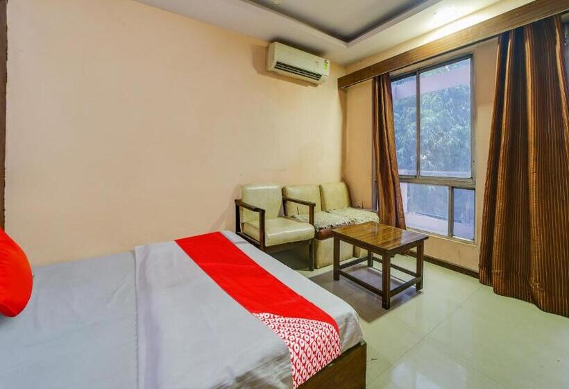 اتاق کلاسیک سه تخته, Oyo Hotel Shivalik Gold