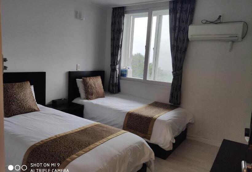 اتاق استاندارد سه نفره, Star House/星之家酒店