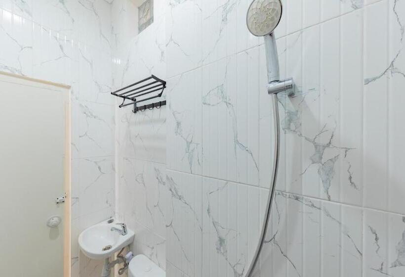 Номер Deluxe, Reddoorz Near Csb Mall Cirebon